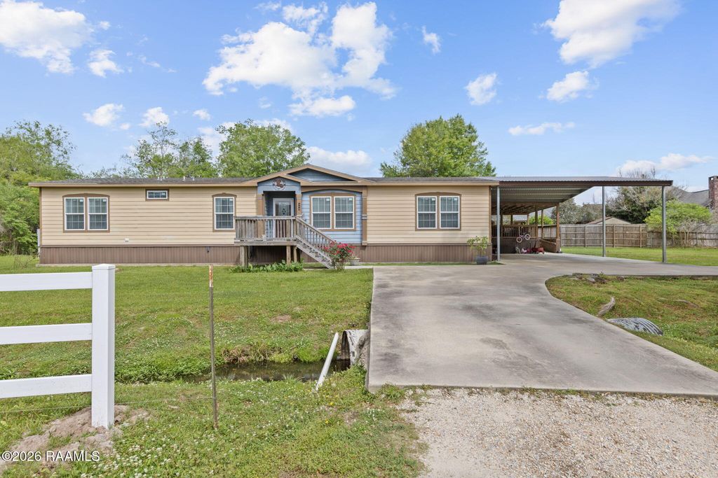 112 Fortune Hill Gardens Lane, Youngsville, LA 70592