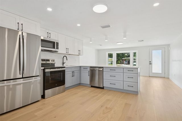 2655 BAY STREET, Sarasota, FL 34237