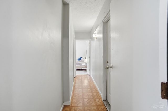 2 Kris Circle, Terrace Park, OH 45174