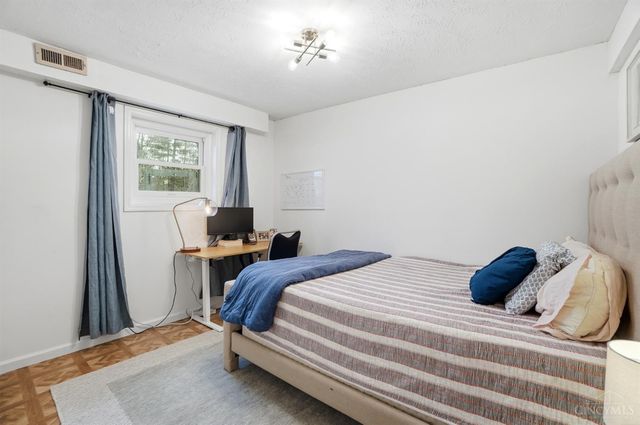 2 Kris Circle, Terrace Park, OH 45174