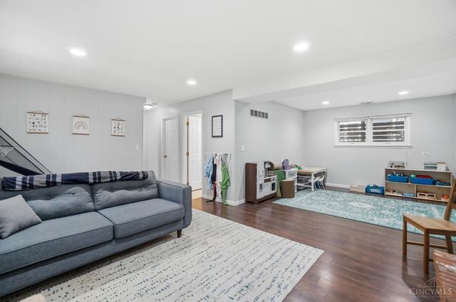 2 Kris Circle, Terrace Park, OH 45174