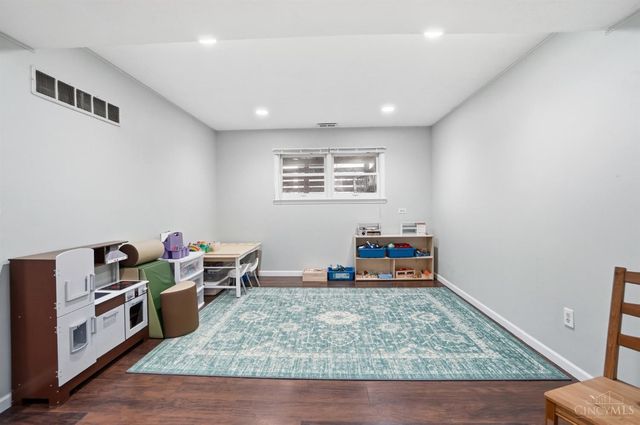 2 Kris Circle, Terrace Park, OH 45174