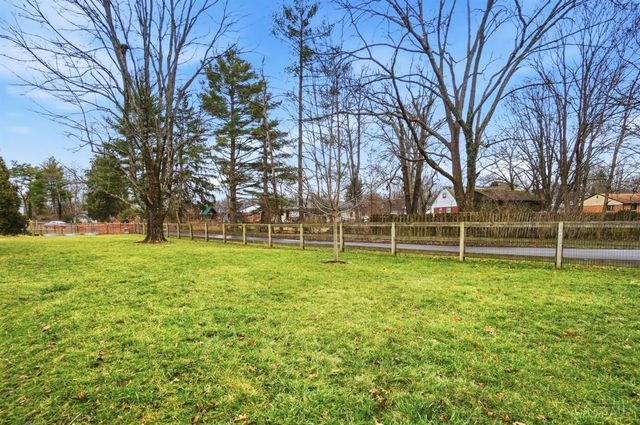 2 Kris Circle, Terrace Park, OH 45174