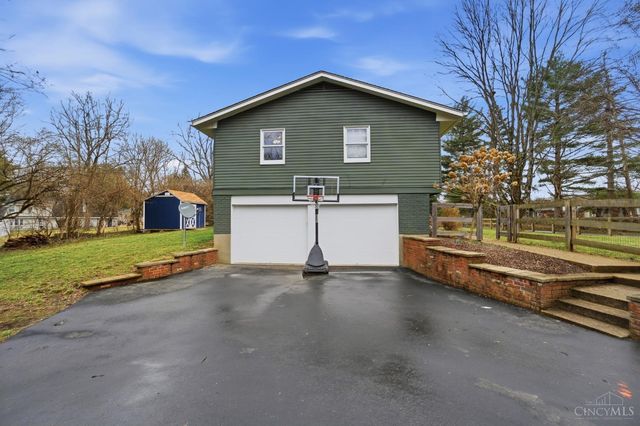 2 Kris Circle, Terrace Park, OH 45174