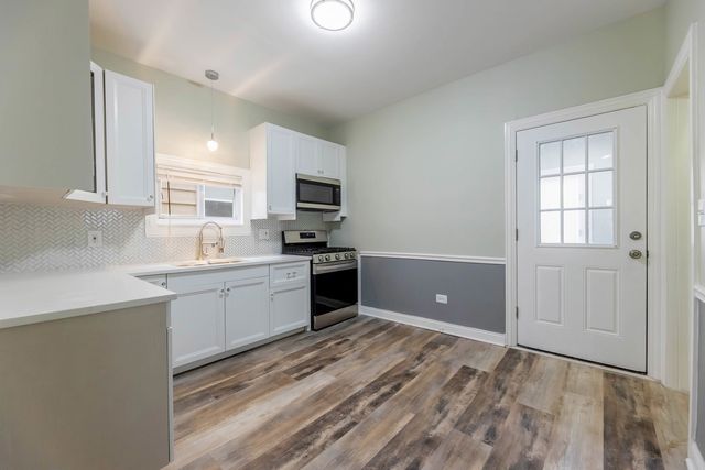 1240 W 74th Place, Chicago, IL 60636