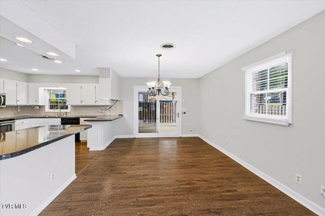 9 Red Oak Circle, Johnson City, TN 37604