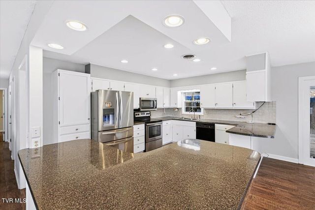 9 Red Oak Circle, Johnson City, TN 37604