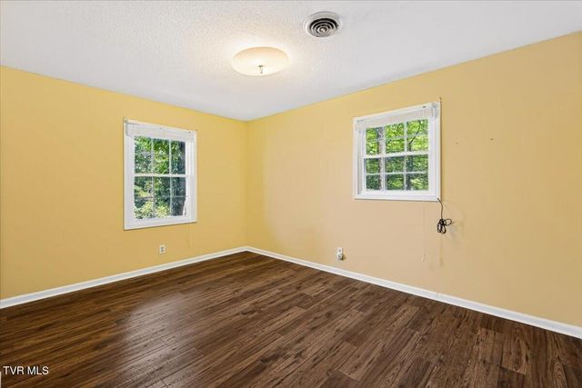 9 Red Oak Circle, Johnson City, TN 37604