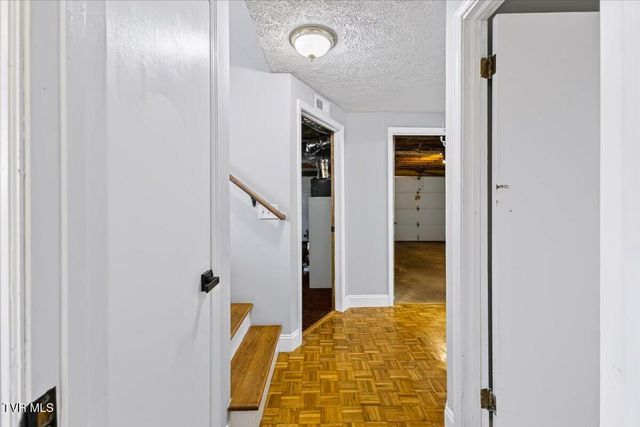 9 Red Oak Circle, Johnson City, TN 37604