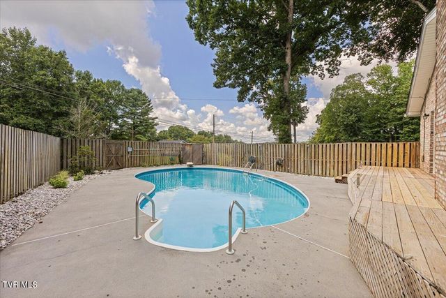 9 Red Oak Circle, Johnson City, TN 37604