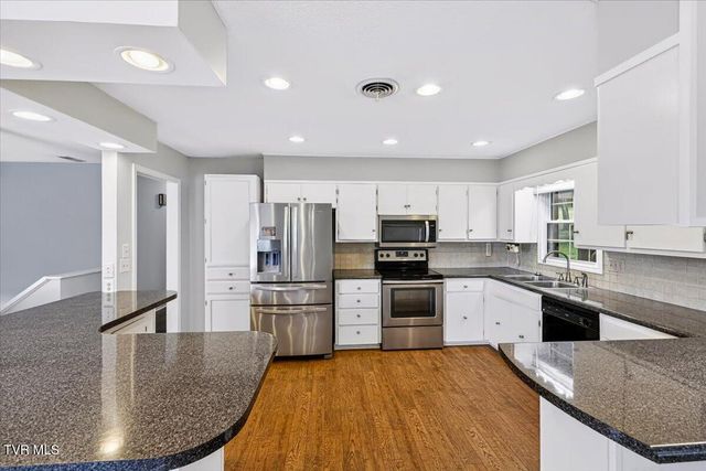 9 Red Oak Circle, Johnson City, TN 37604