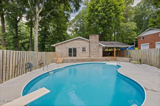 9 Red Oak Circle, Johnson City, TN 37604