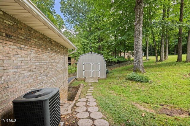 9 Red Oak Circle, Johnson City, TN 37604