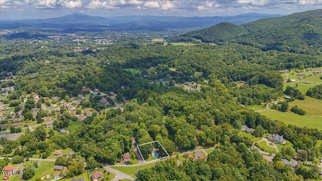 9 Red Oak Circle, Johnson City, TN 37604