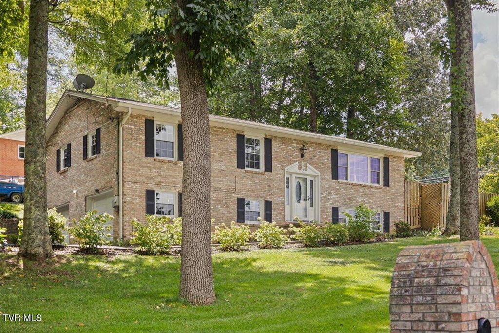 9 Red Oak Circle, Johnson City, TN 37604