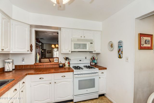 258 Grassmere Court, Aberdeen, NJ 07747