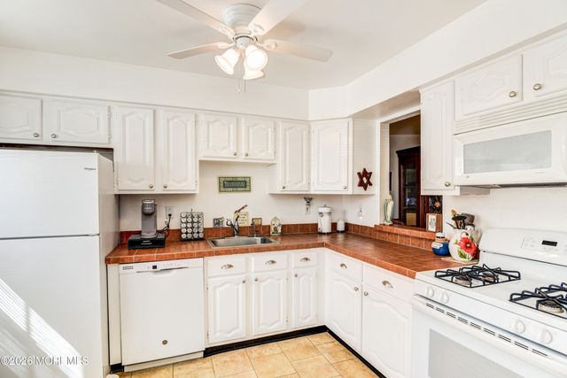 258 Grassmere Court, Aberdeen, NJ 07747