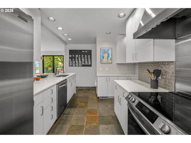 9405 Sw 2ND Ave, Portland, OR 97219