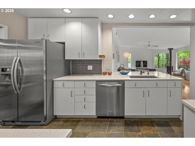 9405 Sw 2ND Ave, Portland, OR 97219