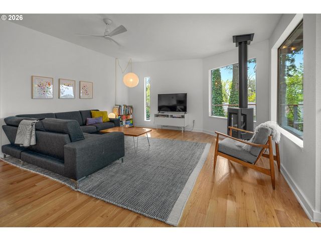 9405 Sw 2ND Ave, Portland, OR 97219