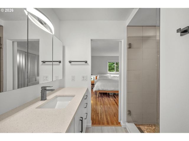 9405 Sw 2ND Ave, Portland, OR 97219