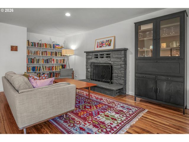 9405 Sw 2ND Ave, Portland, OR 97219