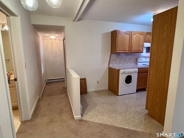 8 Oakridge Drive, Enfield, CT 06082