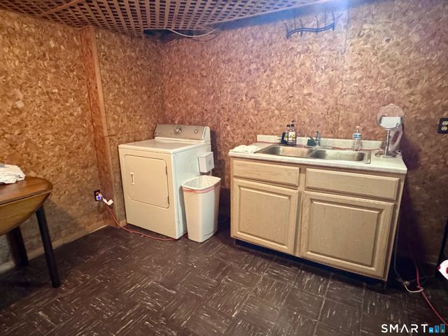 8 Oakridge Drive, Enfield, CT 06082