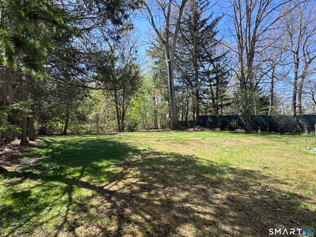 8 Oakridge Drive, Enfield, CT 06082