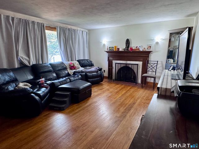8 Oakridge Drive, Enfield, CT 06082