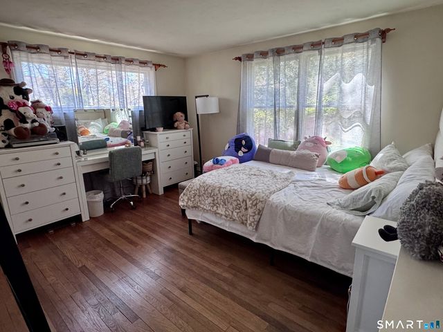 8 Oakridge Drive, Enfield, CT 06082