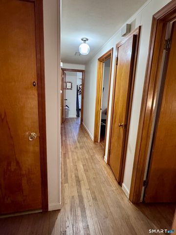 8 Oakridge Drive, Enfield, CT 06082
