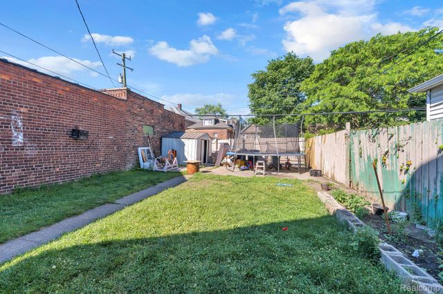 11369 Lumpkin Street, Hamtramck, MI 48212