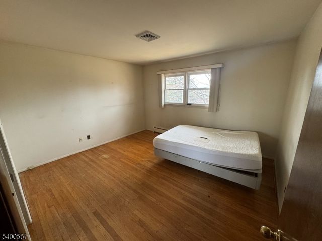 1 Gray Terr, Woodland Park, NJ 07424