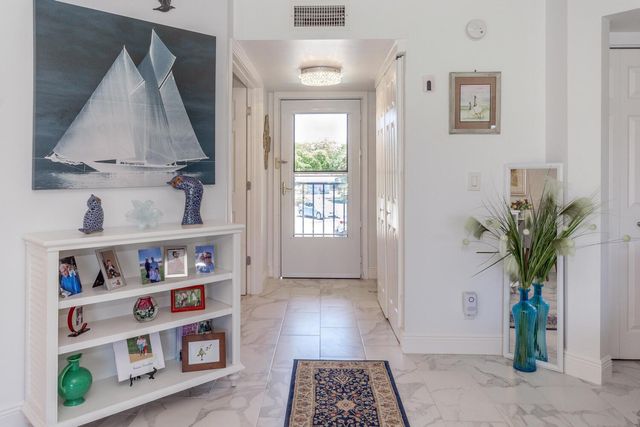 3951 Via Poinciana 214, Lake Worth, FL 33467