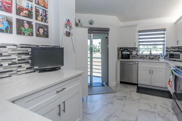3951 Via Poinciana 214, Lake Worth, FL 33467