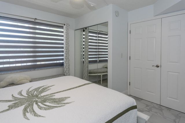 3951 Via Poinciana 214, Lake Worth, FL 33467