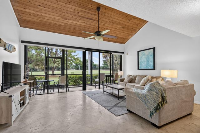 164 Old Meadow Way, Palm Beach Gardens, FL 33418