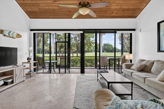 164 Old Meadow Way, Palm Beach Gardens, FL 33418