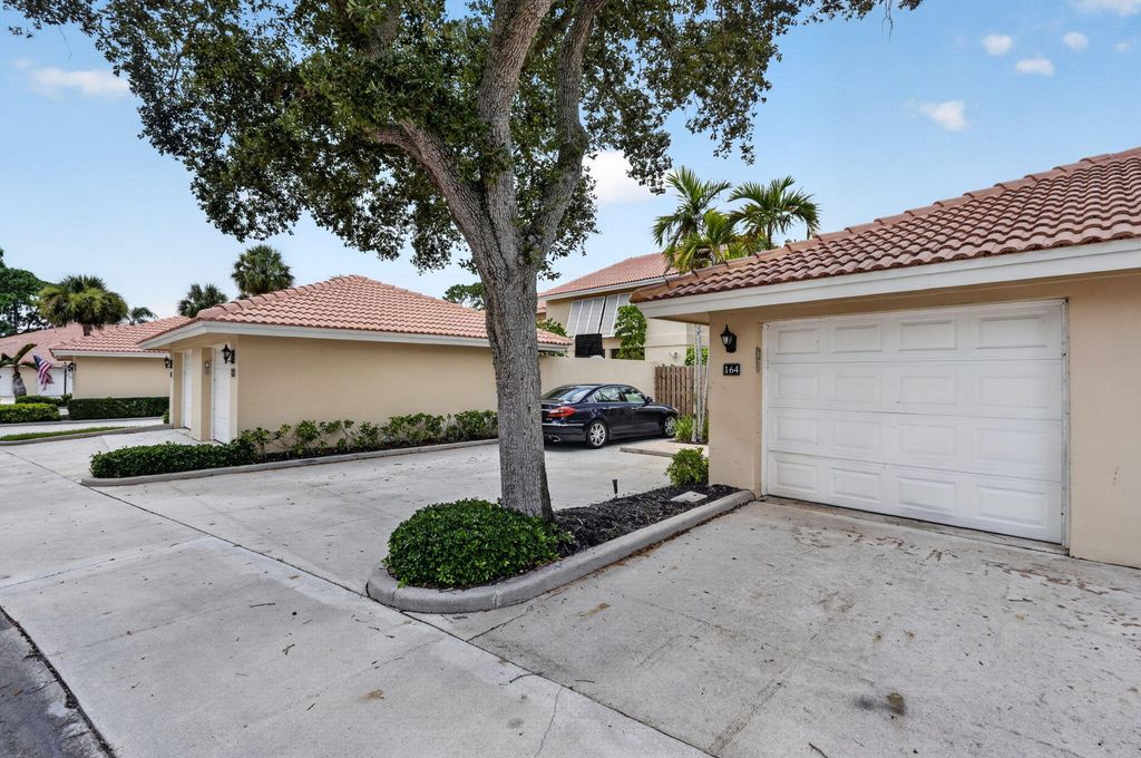 164 Old Meadow Way, Palm Beach Gardens, FL 33418