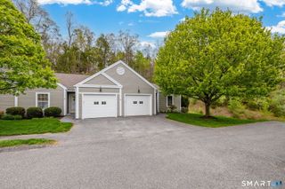 54 Elizabeth Circle 54, Newtown, CT 06482