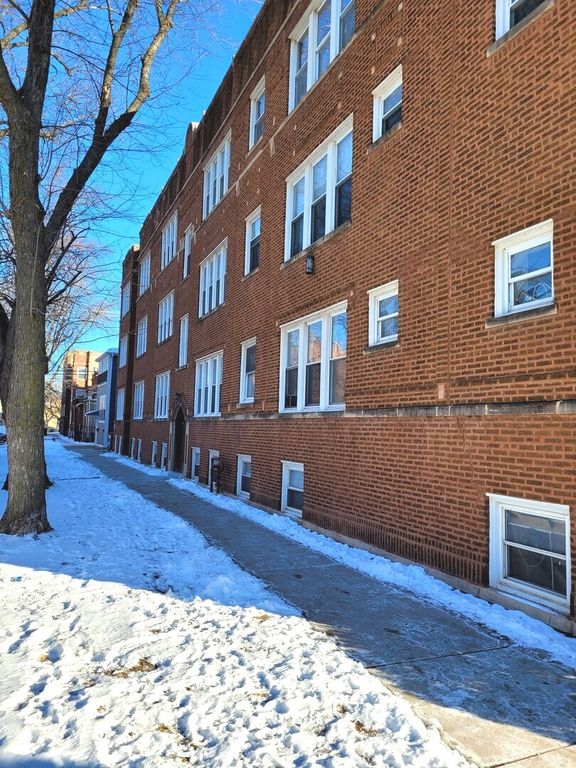 7207 N Damen Avenue 2, Chicago, IL 60645