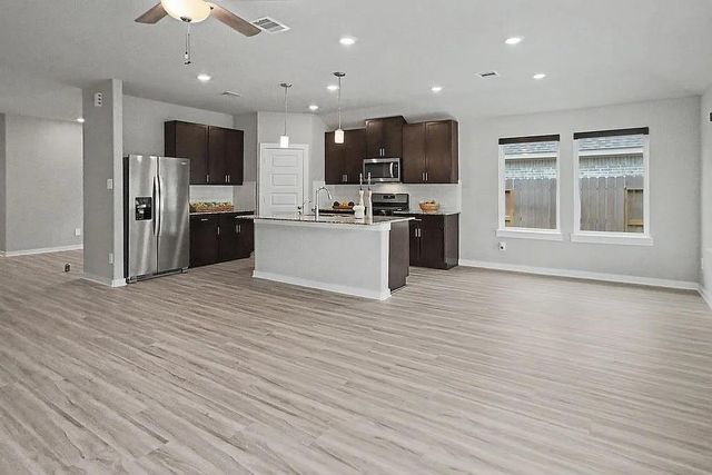5122 Harvest Season Lane, Pearland, TX 77584