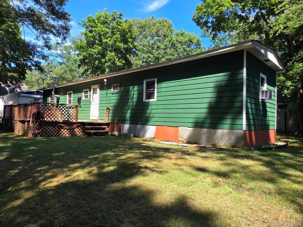 83 Forge Road 2, Riverhead, NY 11901