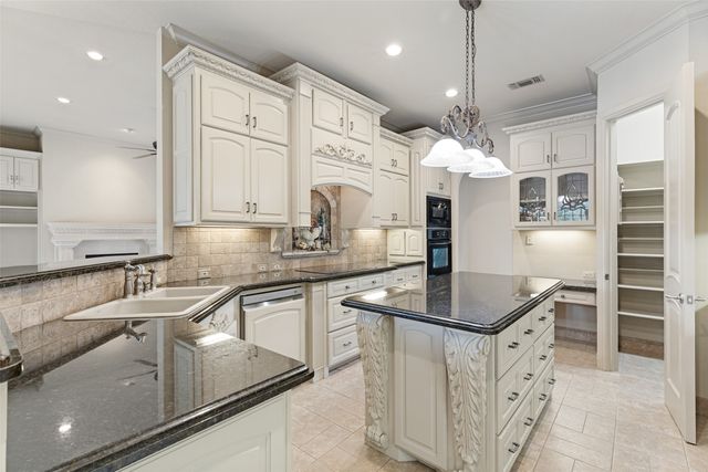 2213 Clear Creek Drive, Weatherford, TX 76087