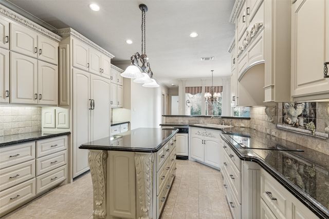 2213 Clear Creek Drive, Weatherford, TX 76087