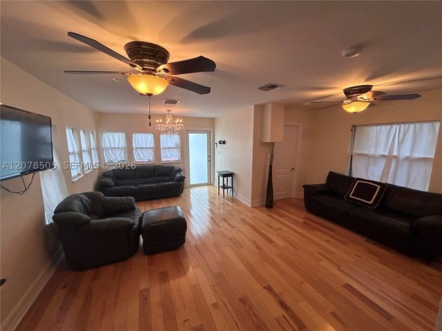 413 S K St, Lake Worth, FL 33460