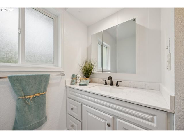 1119 Ne 109TH St, Vancouver, WA 98685