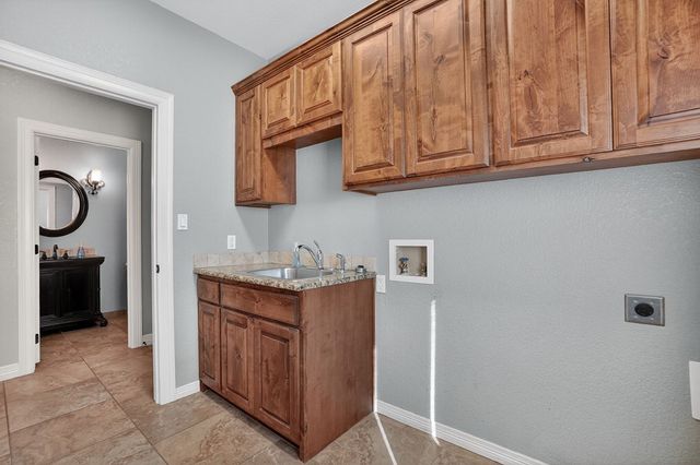 5900 Llano, Midland, TX 79707