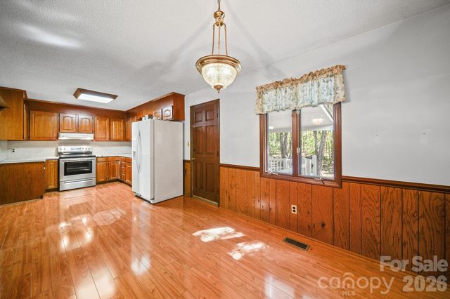 144 Pops Lake Road, Statesville, NC 28625